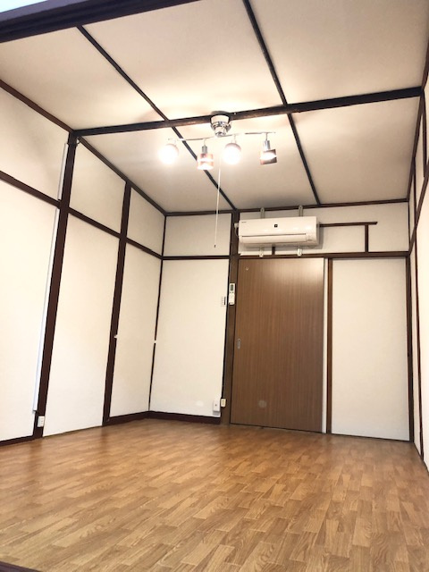 大阪府東大阪市岩田町3丁目　テラスハウスの洋室|1階　洋室6帖