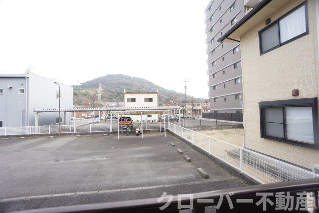 メープルシティCの駐車場