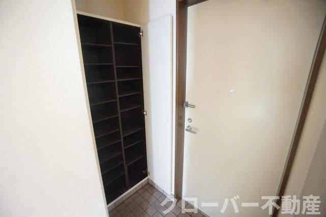 メープルシティCの玄関