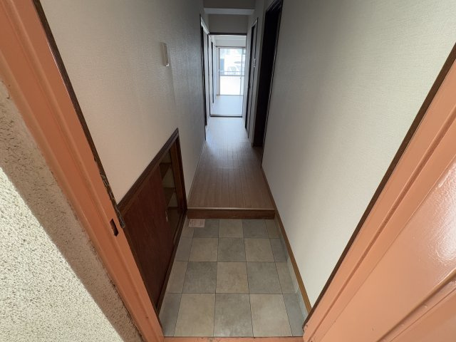 譽マンションの玄関