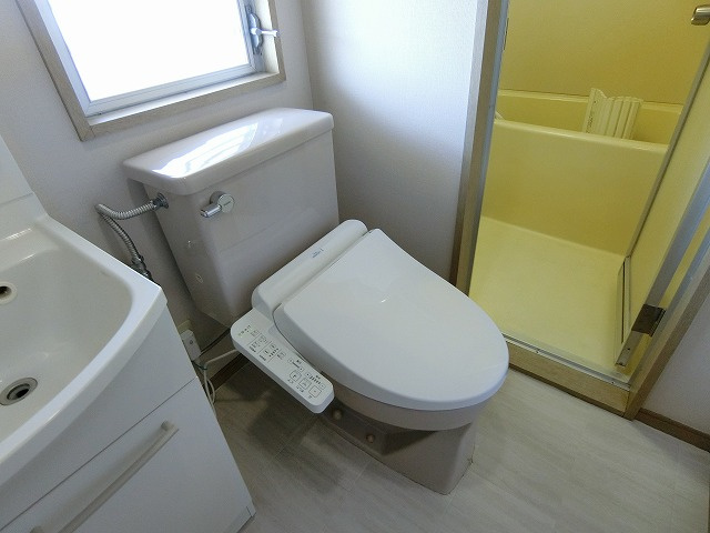 プリムローズ砂川のトイレ|写真は同建物の別部屋を参考に掲載しております。