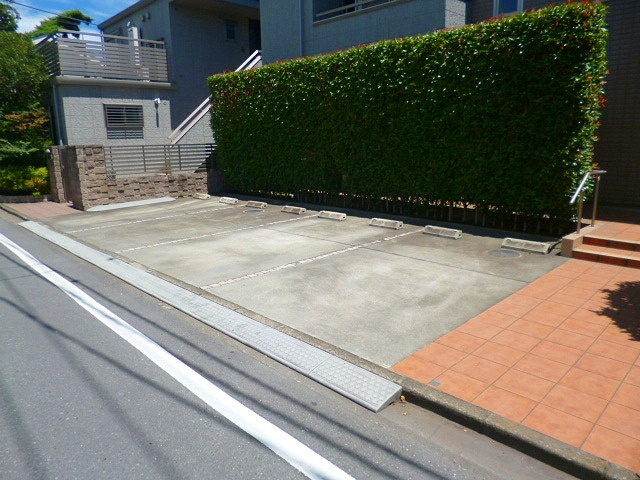 プルニエ学園町の駐車場|★敷地内駐車場空あり★