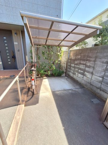 プルニエ学園町のその他共用部分|★敷地内屋根付き駐輪場あり★