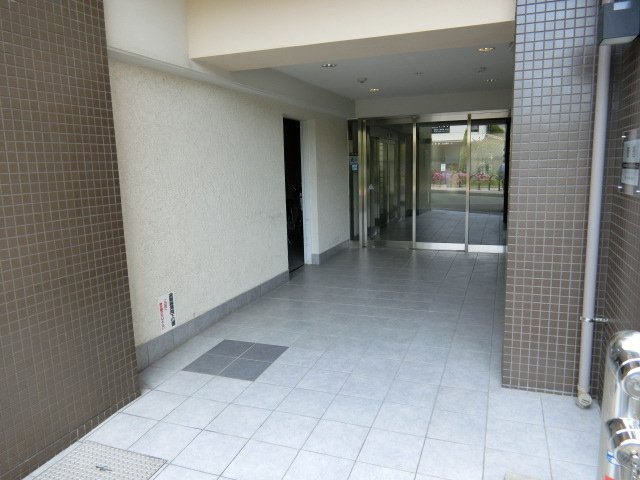 アンソレイユ茨木中津町のエントランス
