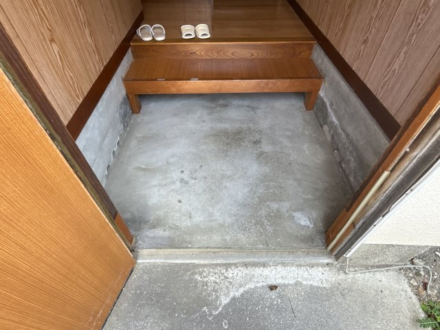 八代一戸建ての玄関