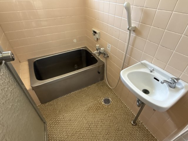 八代一戸建ての浴室