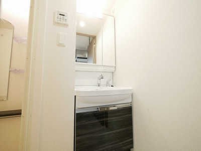 【洗面所】 | プレサンス天神橋筋六丁目ヴォワール | 忙しい朝には欠かせない洗面所です