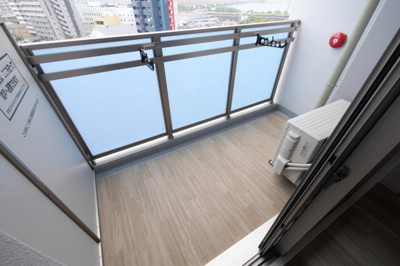 【バルコニー】 | エスリードレジデンスグラン大阪福島ノース | バルコニーからの眺めを楽しみながら食事をしませんか