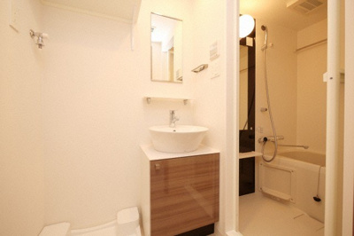 【洗面所】 | エスリードレジデンスグラン大阪福島ノース | 忙しい朝には欠かせない洗面所です