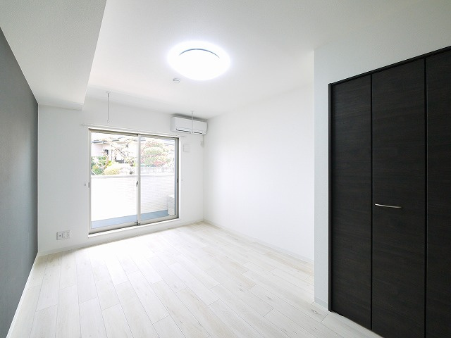 ジーメゾン富雄エヴァースの洋室