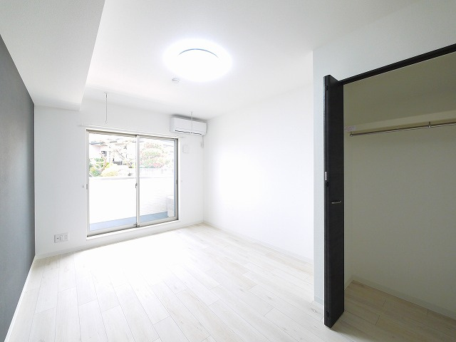 ジーメゾン富雄エヴァースの洋室