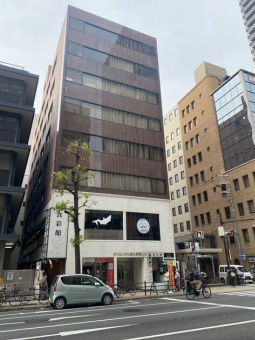 オリエンタル東心斎橋ビルの外観|落ち着いた雰囲気の外観です