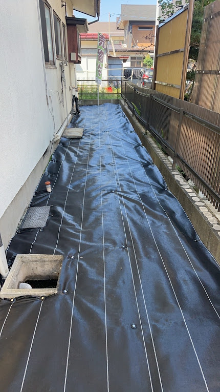 山形市江南4丁目4番26号（地番4-12）のその他|9/28撮影
草防止に防草シートです。