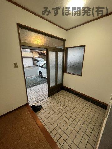 山形市江南4丁目4番26号（地番4-12）の玄関|7/26撮影
シンプルだからこそ、ゆとりのある玄関。大きめのシューズボックスを置いても圧迫感を感じません◎