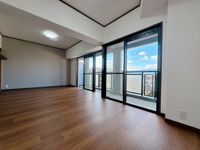 【居間・リビング】 | シティパル春日Ⅱ☆仲介手数料無料☆ | ゆっくりくつろげるLDKは大きな窓からたっぷりの日差しが取り込める心地の良い空間。日中は明かりが無くても過ごせます。