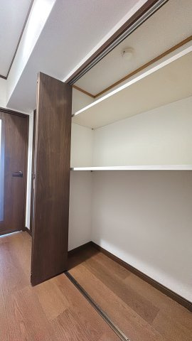 【収納】 | シティパル春日Ⅱ☆仲介手数料無料☆ | ふとしたスペースに、活かされた収納。生活を支えるのはこんな気遣い。