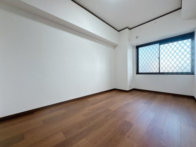 【洋室】 | シティパル春日Ⅱ☆仲介手数料無料☆ | 一人ひとり快適な空間は違うからこそ、家具の配置もアレンジしやすいシンプルなデザインに。