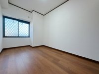 【洋室】 | シティパル春日Ⅱ☆仲介手数料無料☆ | たとえ。小さかろうとやっぱり窓のある・なしは大きく違うもの。あるんです。窓。差し込む光はちゃんと朝を教えてくれるみたいです。