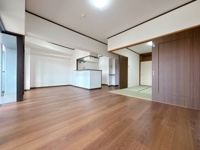 【居間・リビング】 | シティパル春日Ⅱ☆仲介手数料無料☆ | リノベーションで生まれ変わった室内をぜひご内覧ください♪