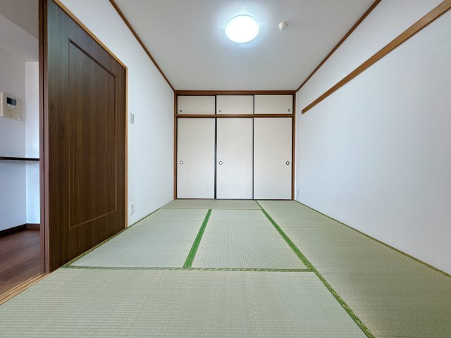 【和室】 | シティパル春日Ⅱ☆仲介手数料無料☆ | 和室はゆっくりと寛げる6畳分のスペースを確保。最近6畳を確保できるマンションは少なくなってます。