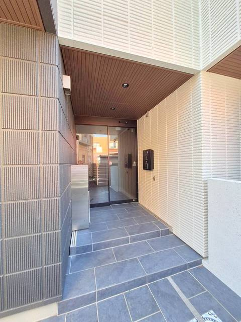 横浜市西区西戸部町２丁目の賃貸マンションのエントランス