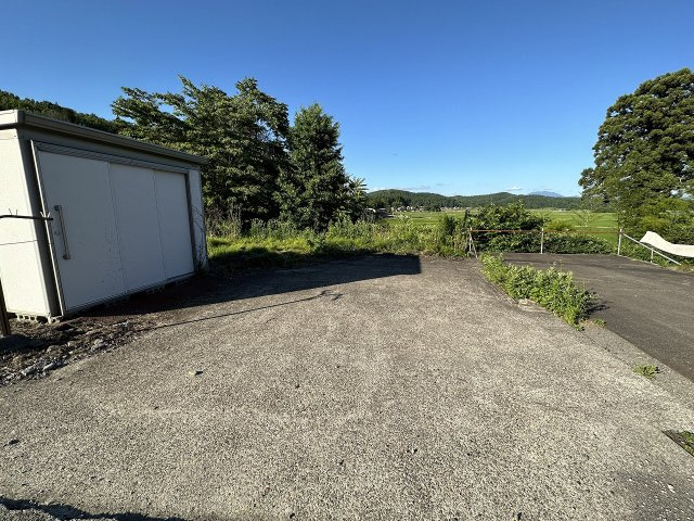 見附市細越１丁目駐車場の庭