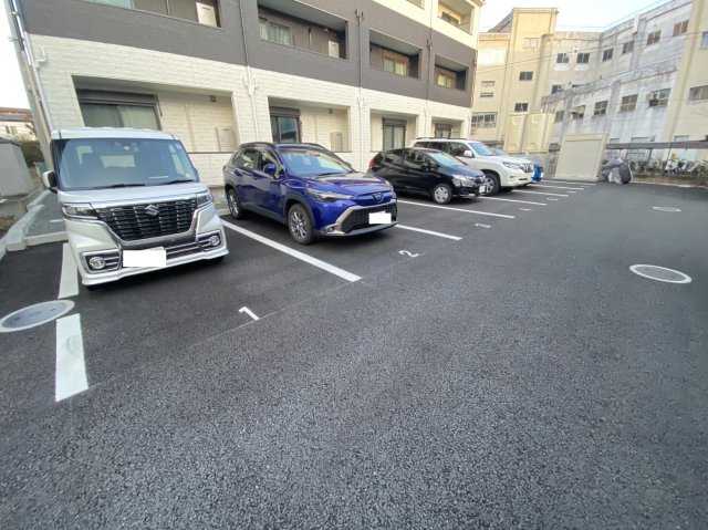 シティハウス長田町の駐車場