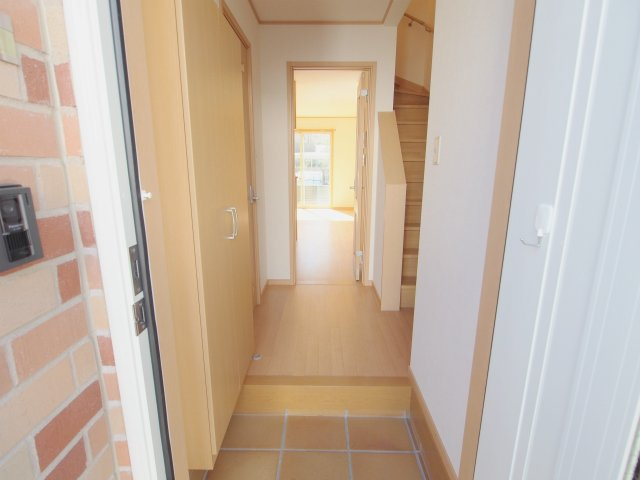 シャレーミヤモトCの玄関