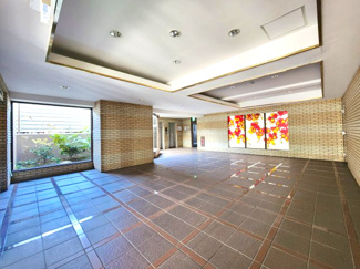 【エントランス】 | 管理の行き届いた広く綺麗なエントランス