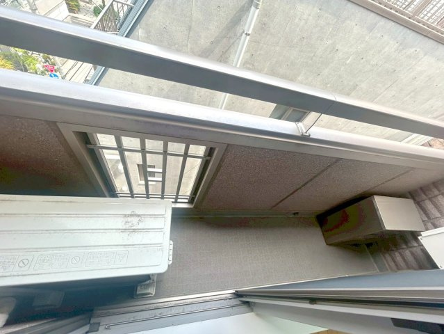 アーバンクレスト西新宿のバルコニー