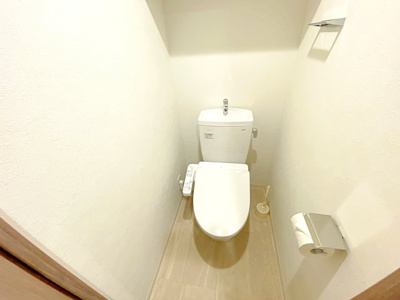 【トイレ】 | プレサンス難波デヴァンテ | ゆったりとした空間のトイレです