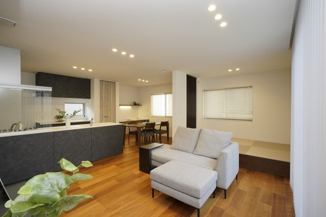 宮場町MJプラザB棟の居間・リビング|リビングダイニング③