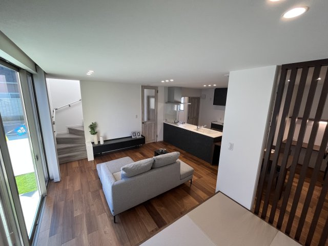 宮場町MJプラザB棟の居間・リビング|リビングダイニング②