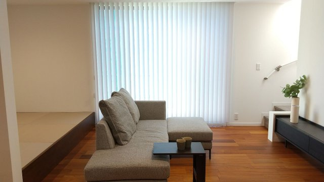 宮場町MJプラザB棟の居間・リビング|リビング①