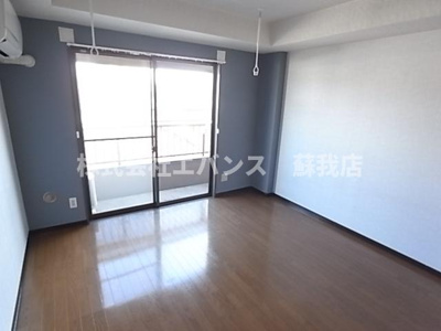 【居間・リビング】 | ヒルズ・オキマンション | ゆったりとした居間です