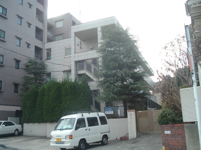 メゾン鶴ヶ峰のエントランス