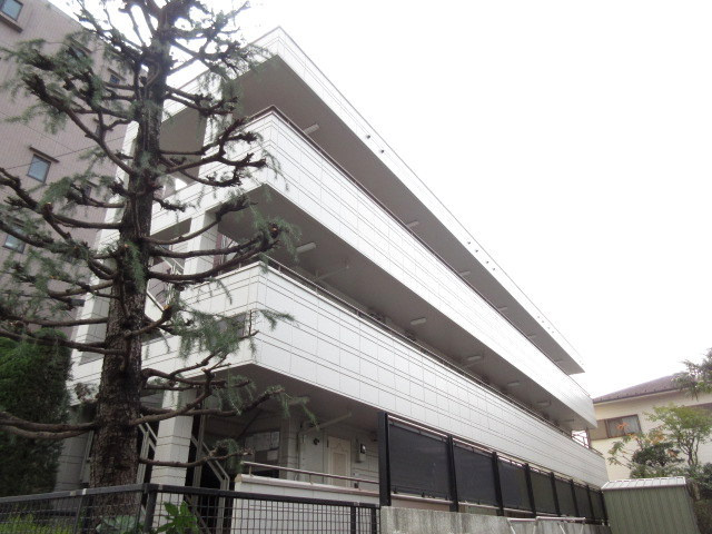 メゾン鶴ヶ峰の外観