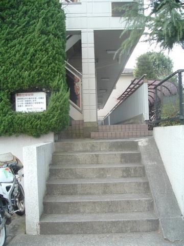 メゾン鶴ヶ峰のエントランス|エントランスアプローチ