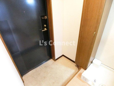 【玄関】 | パークサイド | 背の高い下駄箱で靴も収納できます。