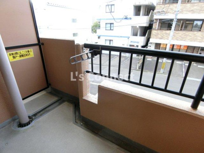 【バルコニー】 | パークサイド | ２階のお部屋で洗濯物もたくさん干せます。