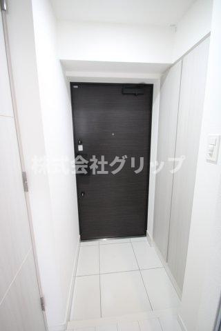 メインステージ横濱関内の玄関