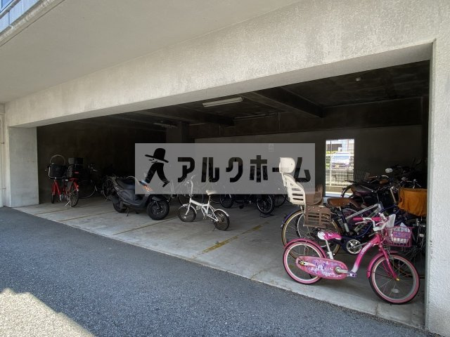 エクセレント玉手の駐車場
