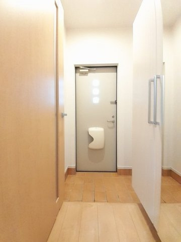 ドムス・ウィスタリアⅤの玄関|収納もある玄関です