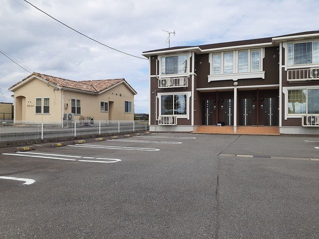 ドムス・ウィスタリアⅤの駐車場|駐車場に車を止められます