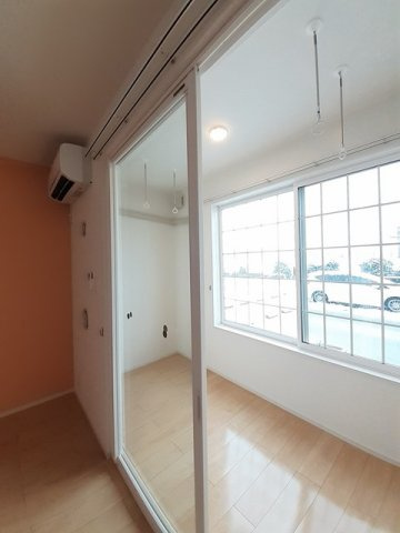 ドムス・ウィスタリアⅤの内装|明るい室内です