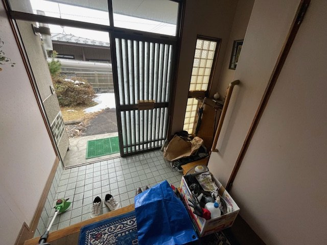 花巻市高木第20地割　中古住宅の玄関