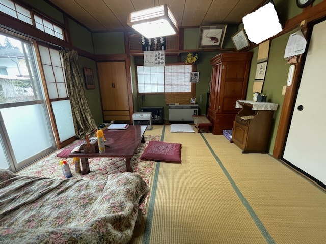 花巻市高木第20地割　中古住宅の居間・リビング