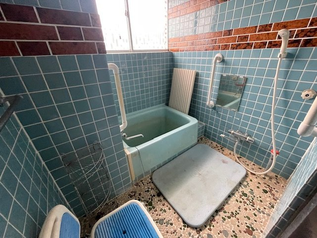 花巻市高木第20地割　中古住宅の浴室