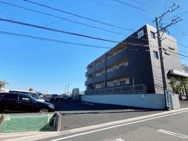 サプリーム大池の駐車場