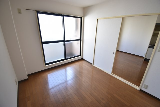 甲斐町ハイツの洋室